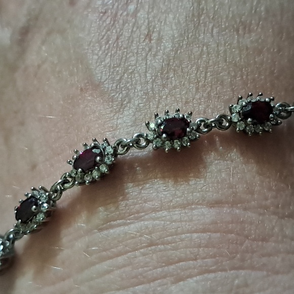 Anthill Garnet and White Zircon Toggle Clasp Bracelet in 925 Sterling Silver. - Picture 7 of 9